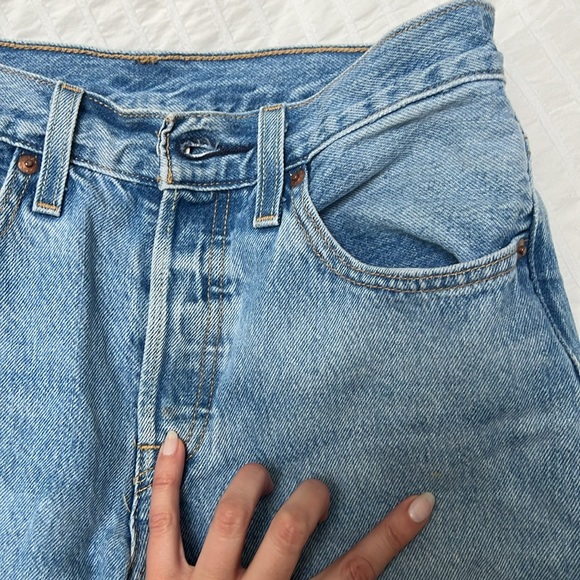 NEW Levi’s 501 Mid Thigh Distressed Jean Shorts 25 - Picture 13 of 13